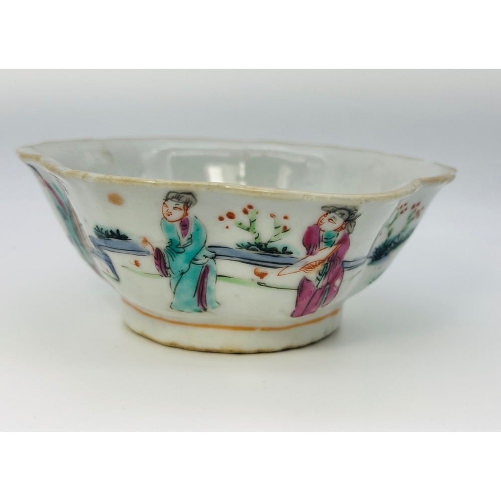 Antique Chinese Famille Rose Porcelain Lobed Tea Bowl Hand Painted Figures 5"